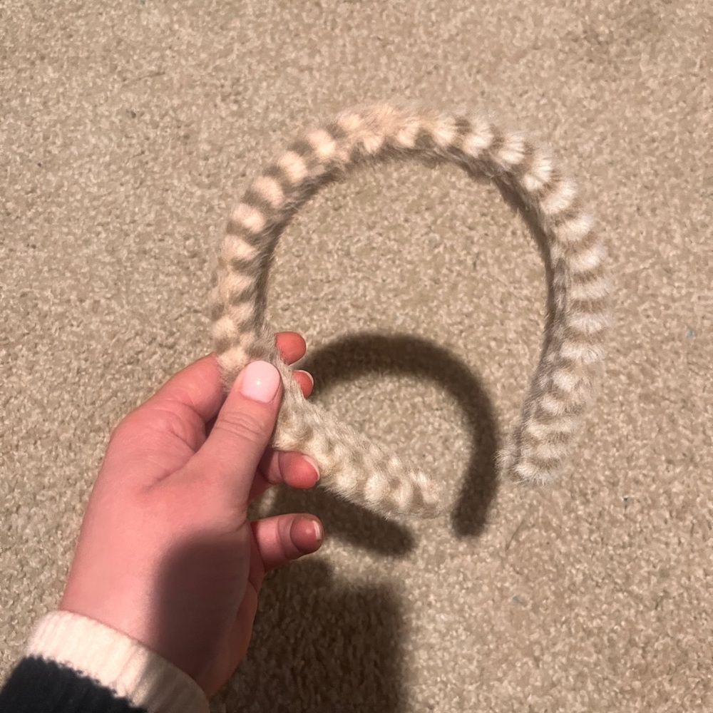 Fuzzy checker print headband